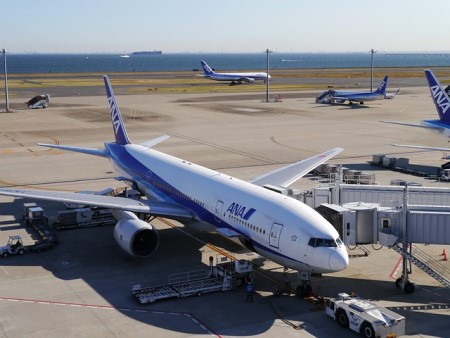 immagine di un aeromobile in occasione di arrivi in aeroporto haneda